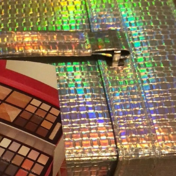 NWT SALE🔴CASE AND 73 PIECE MAKE UP IN TIME FOR HOLIDAY - Picture 3 of 5